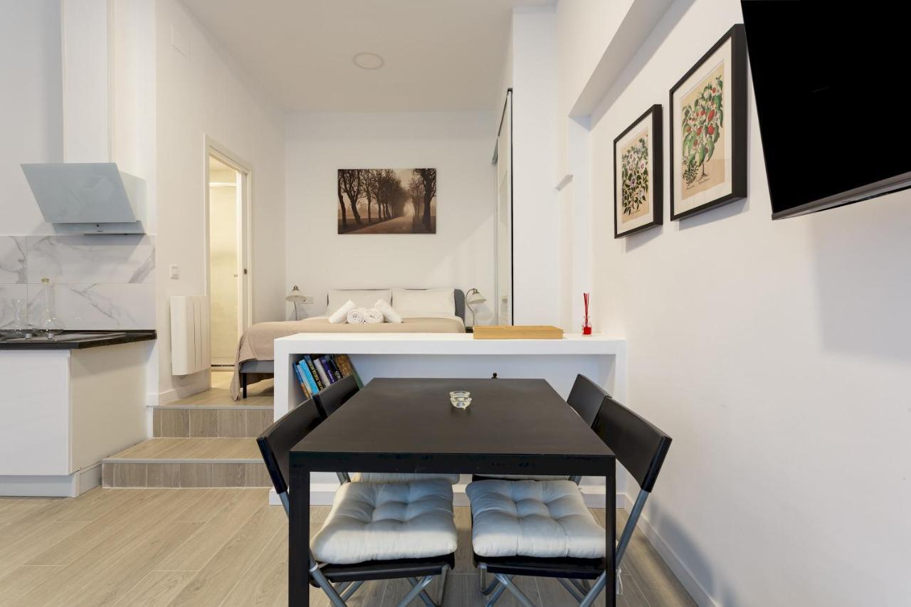 1 Bedroom 1 Bathroom Furnished - Av De America - Studio - Mintystay Madrid Exteriér fotografie